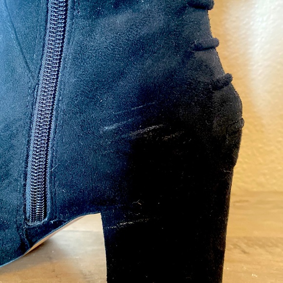 Thigh- high black heeled boots - Picture 4 of 8